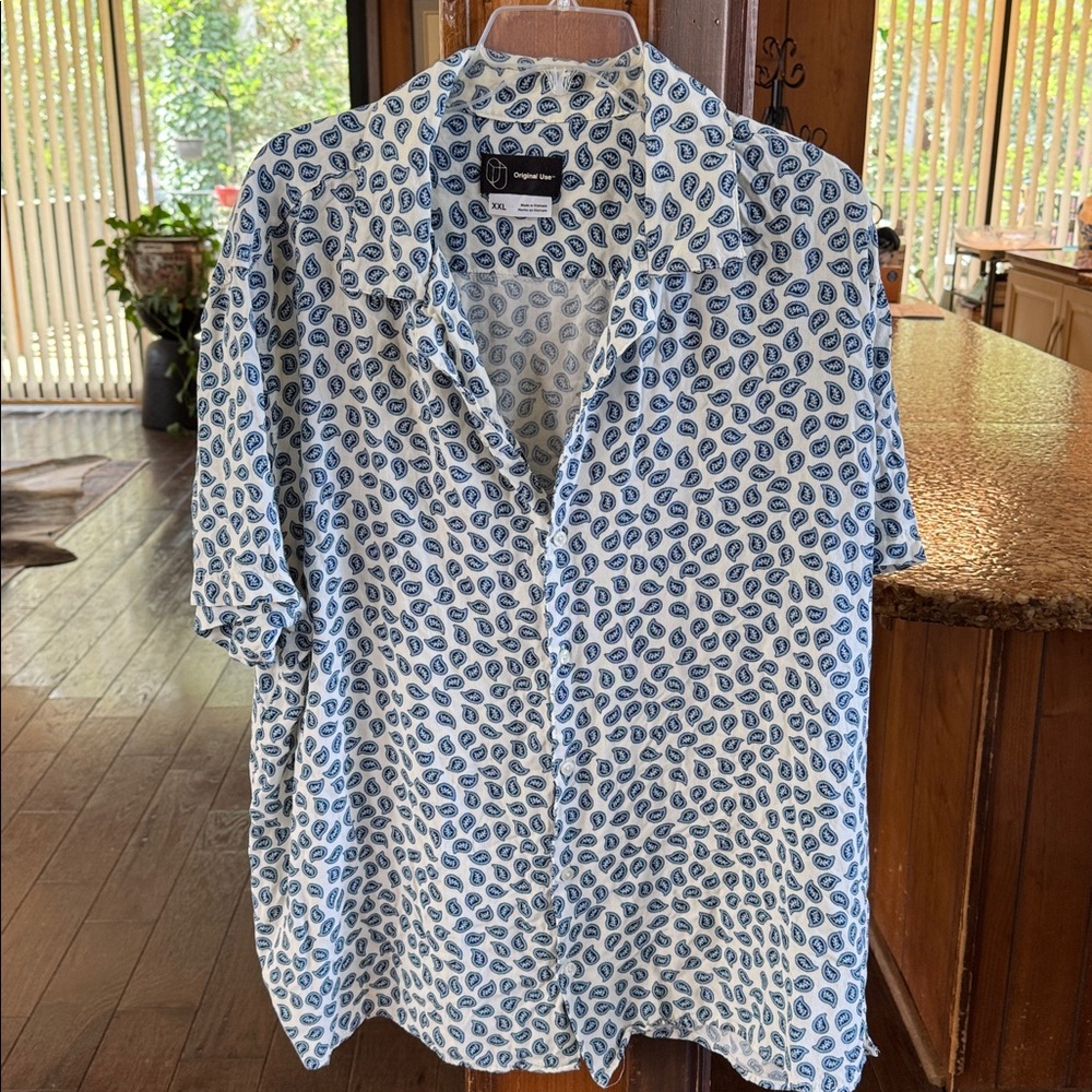 Original Use Men’s XXL short sleeve blue and off-white 100% rayon button down